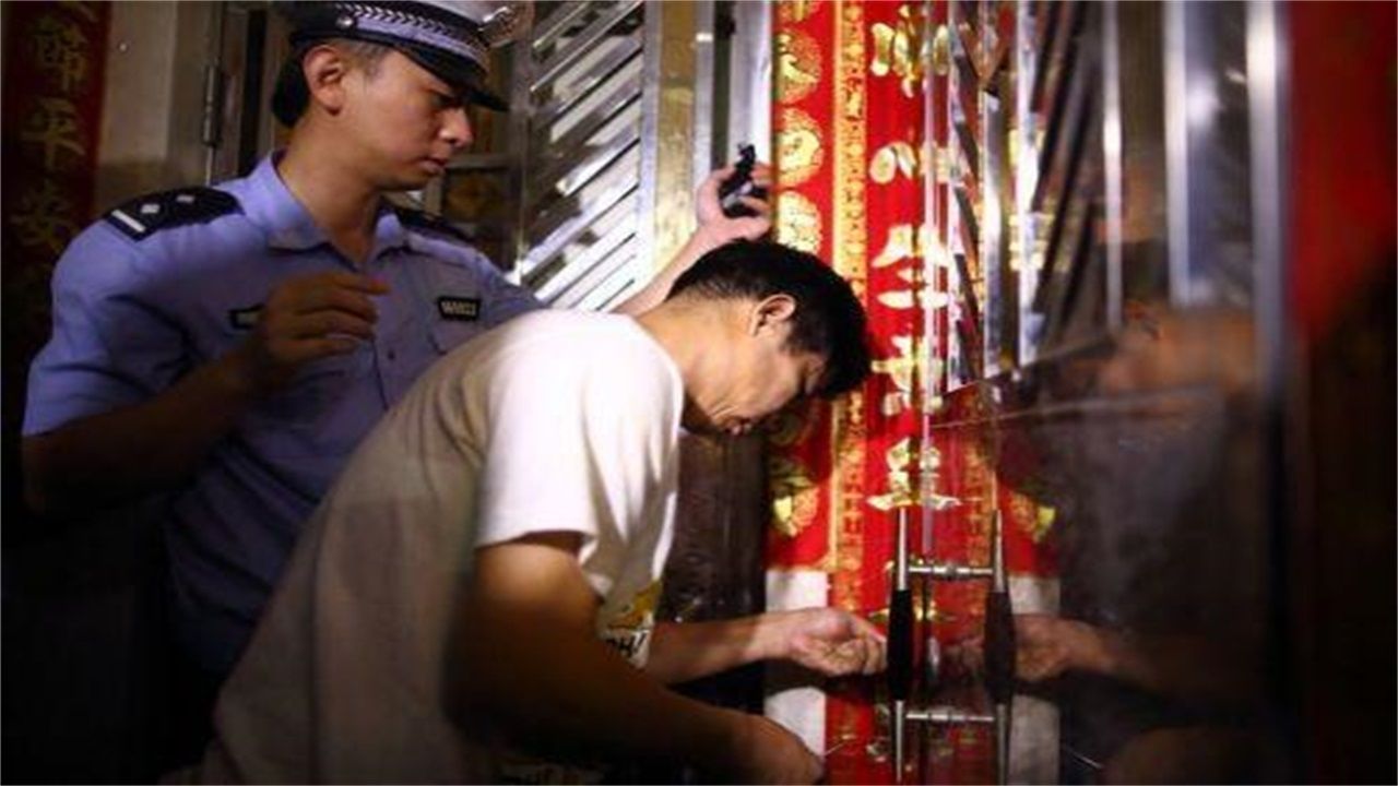 无锡请开锁师傅开了锁后，师傅为什么一般都不进门，就算主人请也不进去？